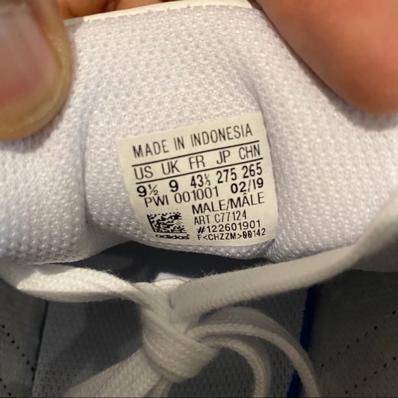 Shell Toe Adidas Classics - Picture 3 of 4